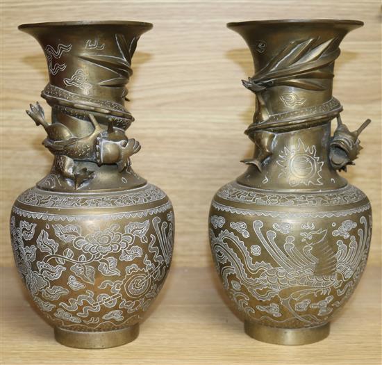Pair of Chinese bronze vases H.26cm